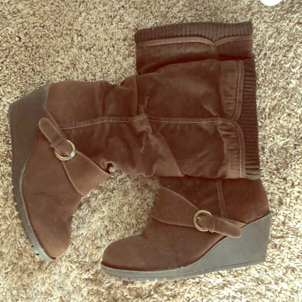 Stylish brown winter/fall wedge boots